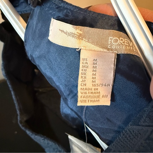 FOREVER 21 NWT Crop Top With Cutout Back - Picture 10 of 10